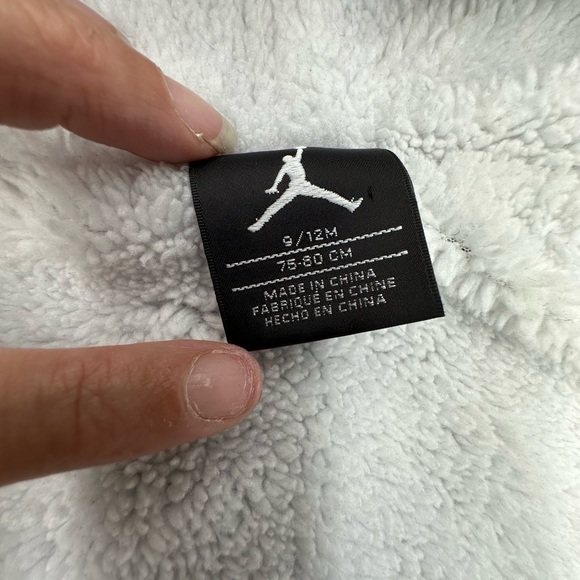 Air Jordan Infant Size 9/12 Months Black Romper w/Hood - Picture 4 of 5